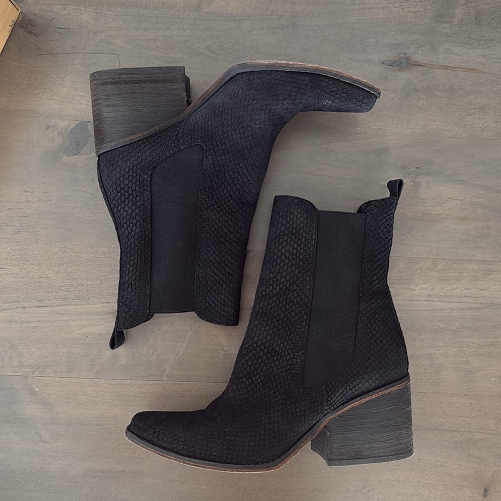 Free People suede Chelsea Boots